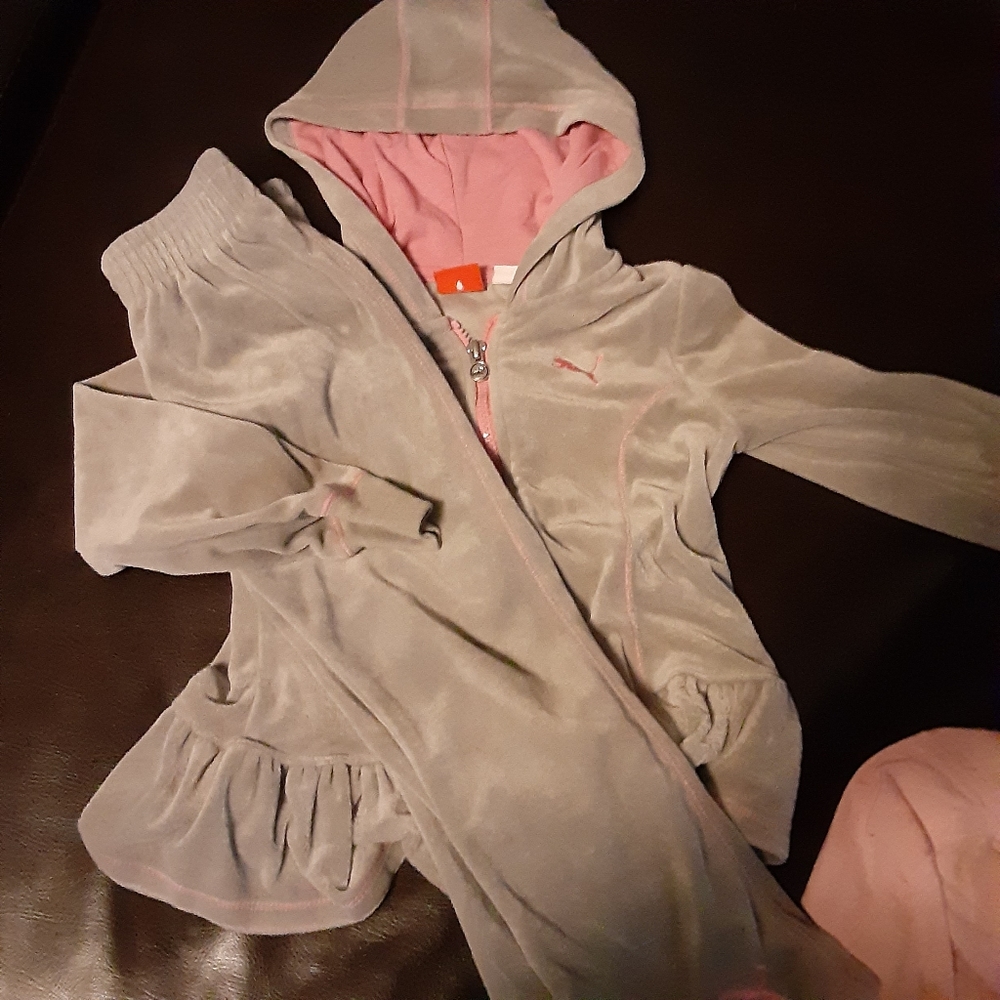 Girls jogging suit